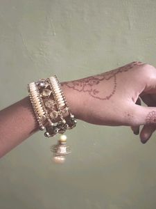 Combo of 6 bracelets and 2 hair accessories