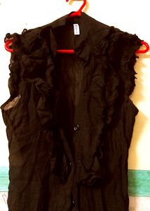 Chic Black Ruffled Sleeveless Blouse