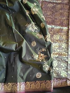 Elegant Silk Saree with Paisley Border