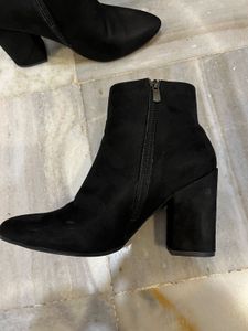 Chic Black Suede Block Heel Ankle Boots