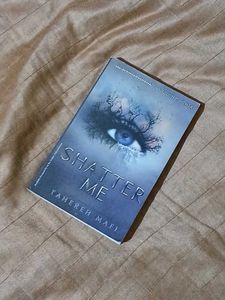 Shatter Me by Tahereh Mafi - Book 1