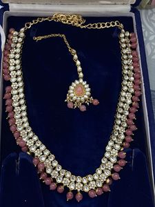 Exquisite Kundan Necklace Set with Maang Tikka
