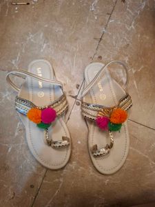 Cute Kolhapuri chappal for 6 to 8year o