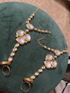 Exquisite Kundan &amp; Pearl Necklace Set