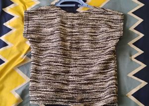 Chic Black &amp; White Textured Top