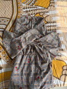 Chic Plaid A-Line Midi Dress with Floral Accents