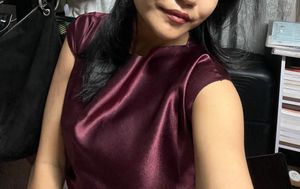 Elegant Burgundy Midi Dress