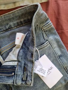 Light Wash Daisy Embroidered Jeans