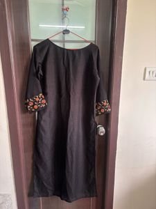 Elegant Black Kurta with Floral Sleeves
