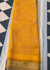 Freebies❤️&amp;  Elegant Yellow Patterned Saree