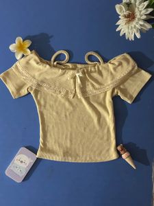 Off-Shoulder coquette top