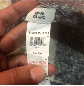 RIVER ISLAND LONDON STOLE