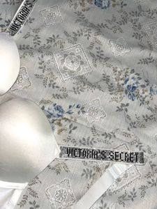 Price 3000 - Victoria's Secret Bra/Panty set