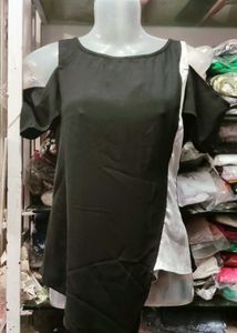 S, and M size Chic Contrast Cold Shoulder Top