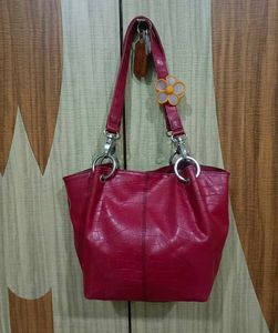 Chic Red Croc Embossed Handbag