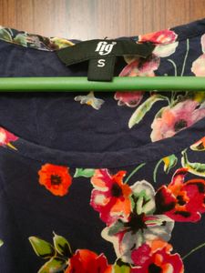 Combo 2 Tops Branded For Light Winters