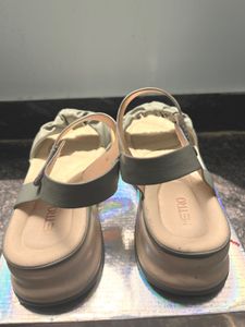 Stylish Ruched Strap Sandals