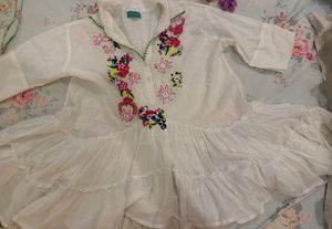 Embroidered Flowly top🌸🌼🪻