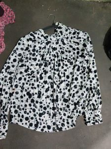 Stylish Black and White Patterned Top