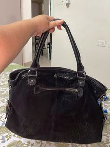 Chic Black Faux Snakeskin Shoulder Bag