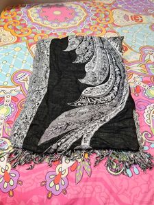 Elegant Black &amp; White Paisley Scarf