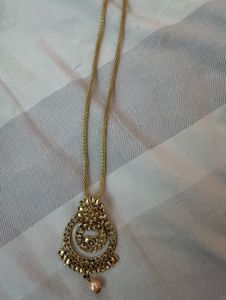 Elegant Gold-Toned Necklace