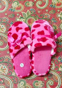 Cozy WinterbalaPink Fuzzy Slippers with Bow