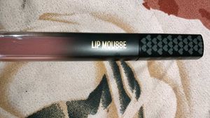 Lakme Xtraordin-Airy Velvet Matte Lip Mousse