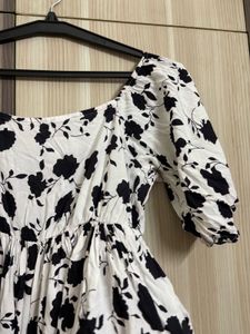 Chic Black &amp; White Floral Dress