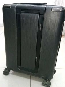 Samsonite Black Spinner Suitcase