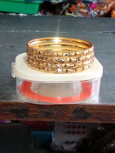 New Set of 4 Gold-Tone Bangle Se