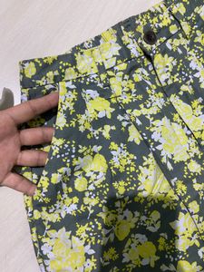 Uniqlo Floral Halfpant