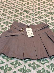 Stylish Pleated Skirt with Belt