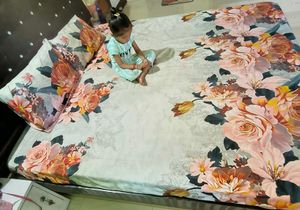 King size Floral Bedsheet Set..