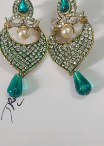 Elegant Emerald &amp; Pearl Drop Earrings
