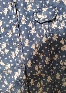 Chic Blue Floral Sleeveless Shirt