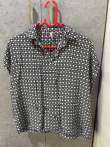 Chic Black & White Geometric Print Top