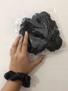Pack Of 6 Black Scrunchies