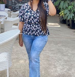 Chic Floral Print V-Neck Top