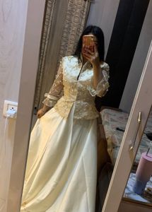 Elegant Cream Embroidered trail gown🎀🩷🦋