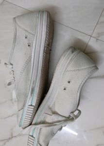 White Sports Shoe.  ( Fixed Price).