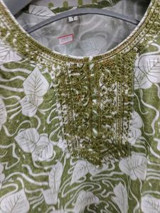 Green Leaf Print short Kurta with Embellished Neck