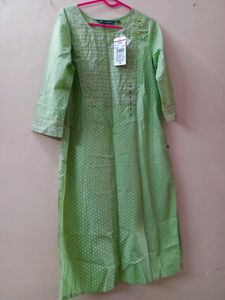 Avasa Green Printed Kurti - Size S