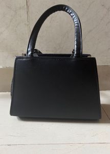 Stylish Black Handbag