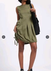Olive Pleated Sleevesless Balloon Dress 💚