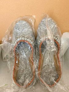 🩰Elegant Embroidered Juttis🩰