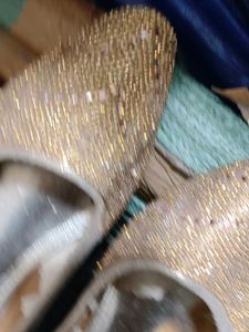 Sparkly Gold Pointed heels 👠👠👠