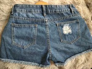 Mid rise Y2K shorts