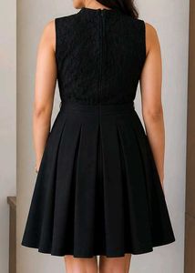 Chic Black Lace &amp; Pleated Dress