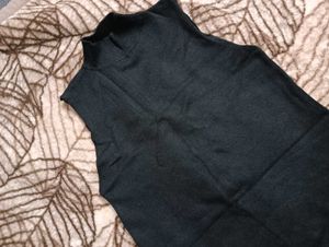 Sleeveless Black Shift Dress
